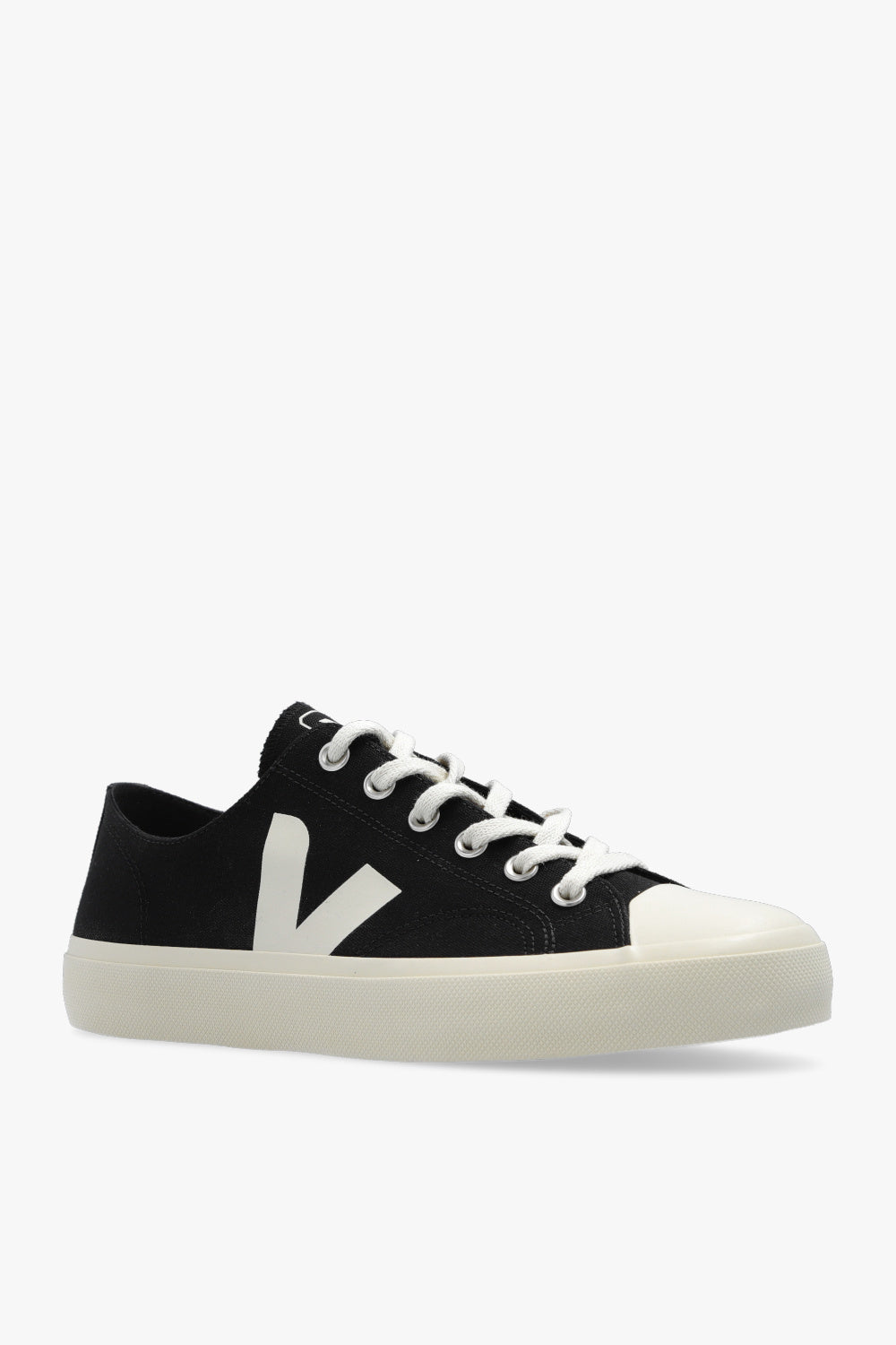 3957746 VEJA outdoor sport trendy street style men's sneakers Main image